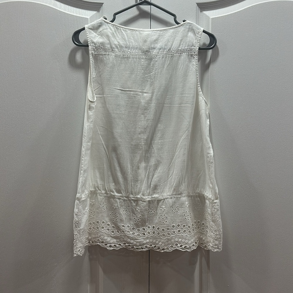 Floreat Sleeveless Ruffled Blouse - Picture 2 of 4